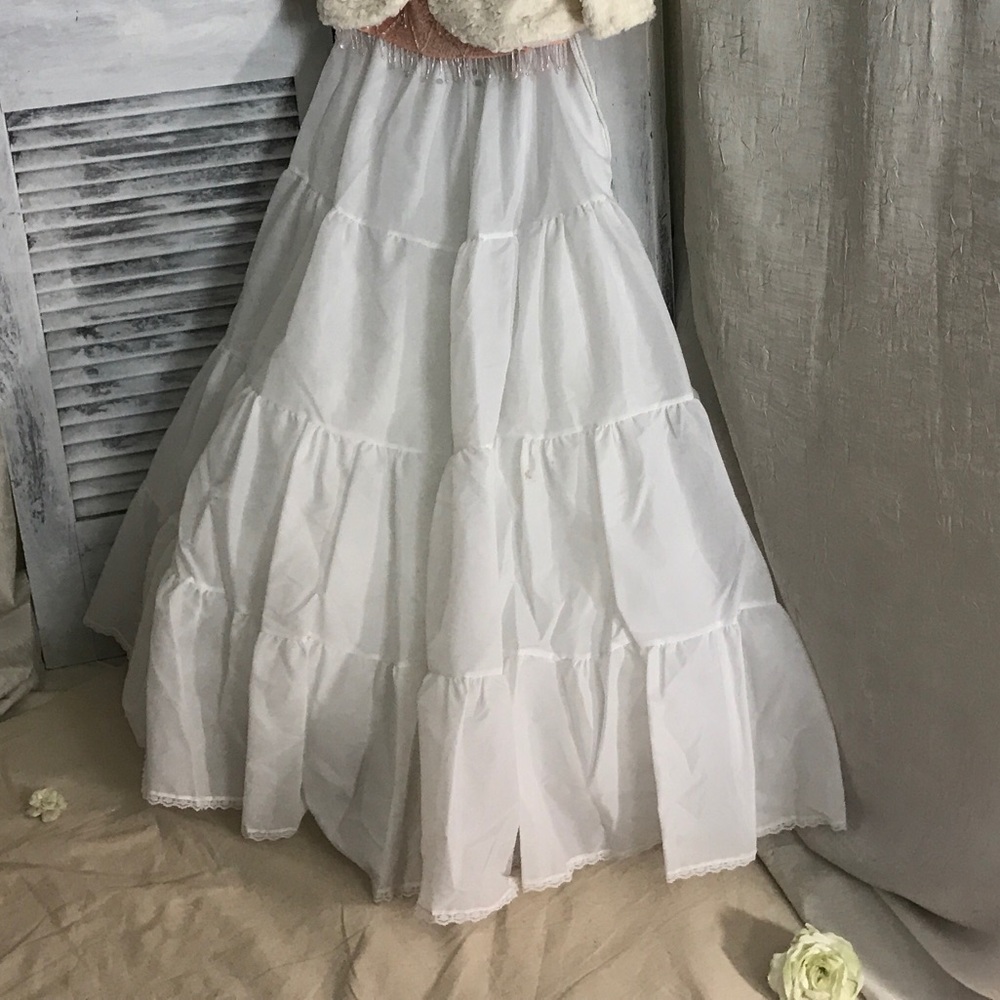 Tiered white crinoline full length maxi - Picture 6 of 8